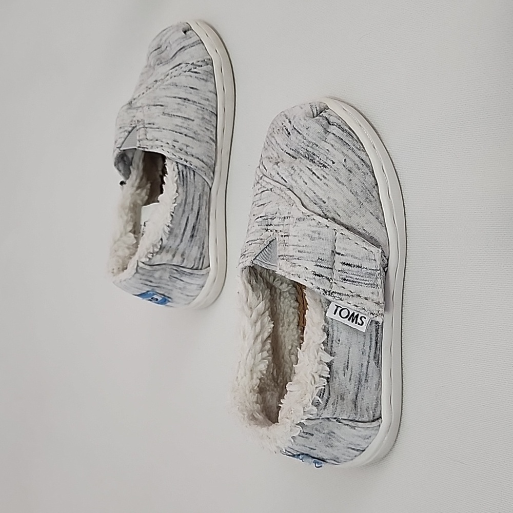 Toms Girl Shoes Size: 6